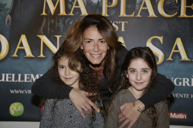 elsa fayer et ses enfants assistent a la dernière representation parisienne de la comedie musicale 'la legende du roi arthur' a paris, france le 16 janvier 2016 photo by jerome domine abacapresscom , 530628 031 paris france