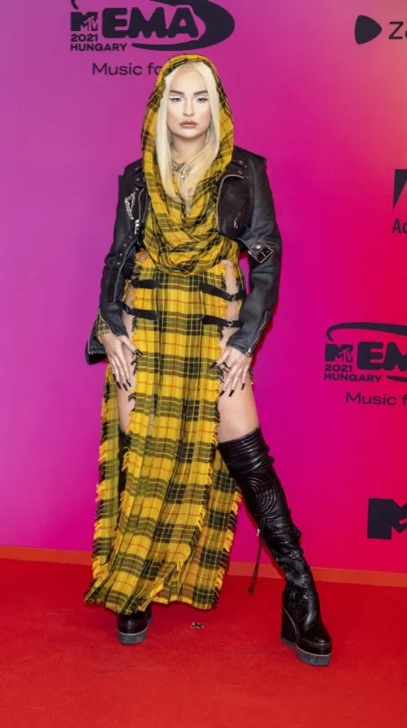 kim petras attends the 2021 mtv emas, europe music awards, at papp laszlo budapest sports arena in budapest, hungary, on 14 november 2021 <motcle99> ace < motcle99> , brdpa20211115 137 budapest hongrie hungary