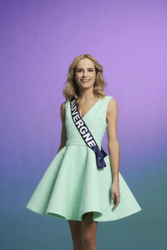 miss auvergne, anais werestchack mentions obligatoires   maquillage   sothyscoiffure   saint alguerobe   etienne jeansonbijoux   mauboussinchaussures   roberto durville