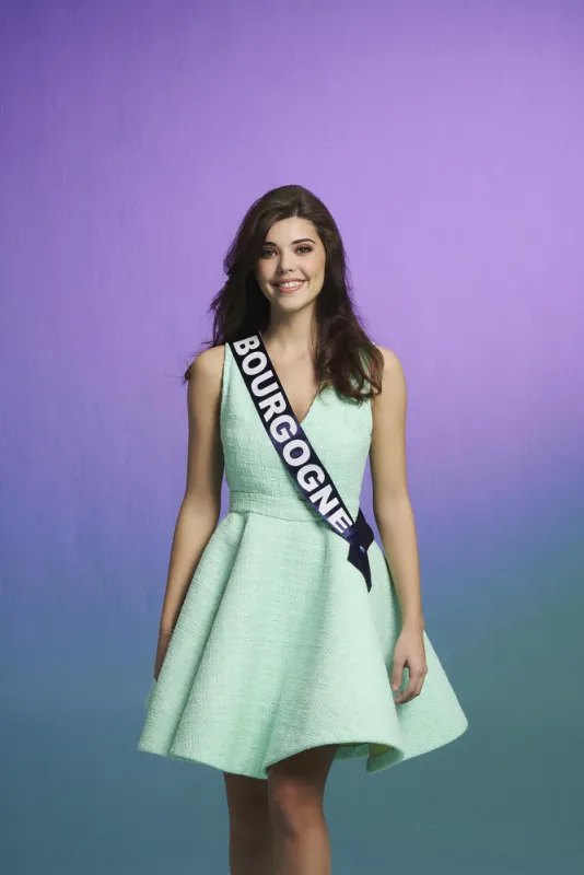 miss bourgogne, chloe galissi mentions obligatoires   maquillage   sothyscoiffure   saint alguerobe   etienne jeansonbijoux   mauboussinchaussures   roberto durville