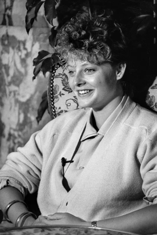 us actress jodie foster poses, on september 07, 1984 during the 10th american film festival of deauville (photo by mychele daniau   afp)