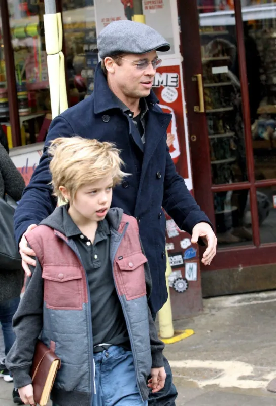 exclusive  brad pitt, angelina jolie and kids going to cinema in london