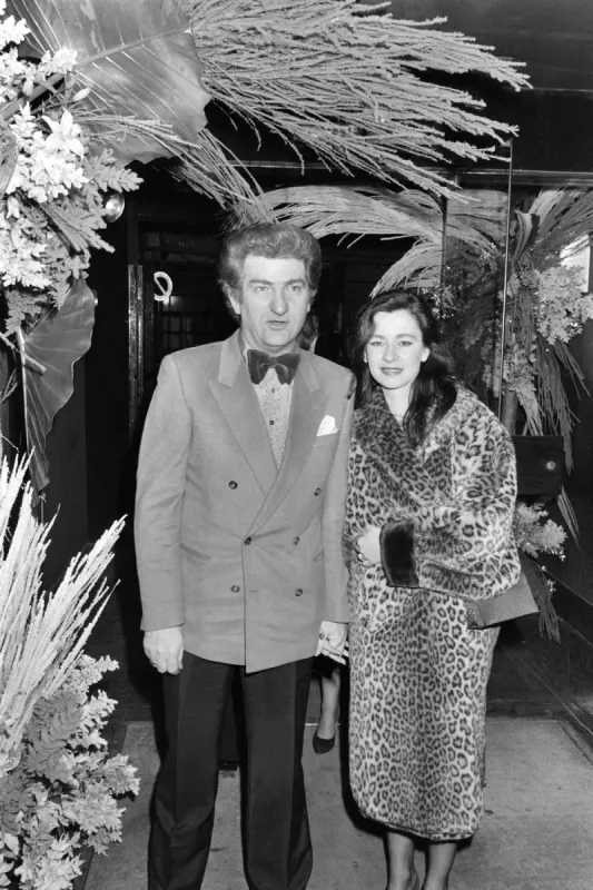 french singer eddy mitchell and his wife muriel bailleul arrive to attend on december 18, 1983 the 15th anniversary of the music hall theater alcazar, in paris   afp photo pierre verdy (photo by pierre verdy   afp)