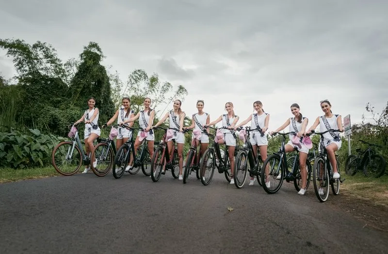 exclusif ile de la reunion   voyage de preparation a l'election de miss france 2022 - balade a velo
