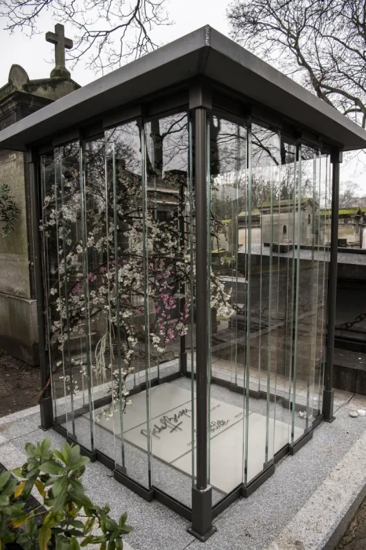 a picture taken on january 9, 2018 shows the family vault of the late french singer michel berger where the late singer france gall is scheduled to be buried on january 12, at the montmartre cemetery, in paris (photo by christophe archambault   afp)