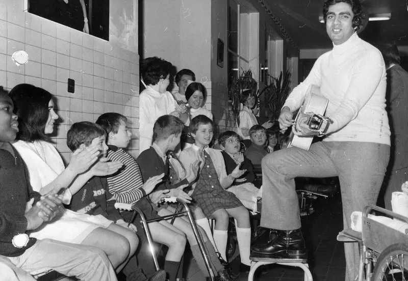 enrico macias sings in a home for handicapped children in vlezenbeek, belgium , on january 24, 1970 photo by abacapresscom , 692921 001 vlezenbeek belgique belgium