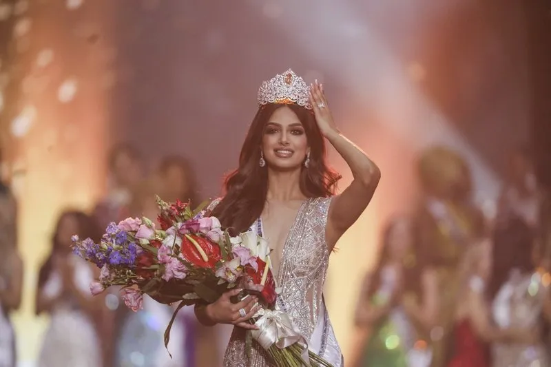 miss india harnaaz sandhu reacts as she being crowned as miss universe during the 70th miss universe beauty pageant in israel's southern red sea coastal city of eilat eilat, israel, december 12, 2021 photo by ilia yefimovich dpa abacapresscom