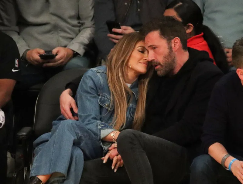 jennifer lopez and ben affleck at a lakers game - la