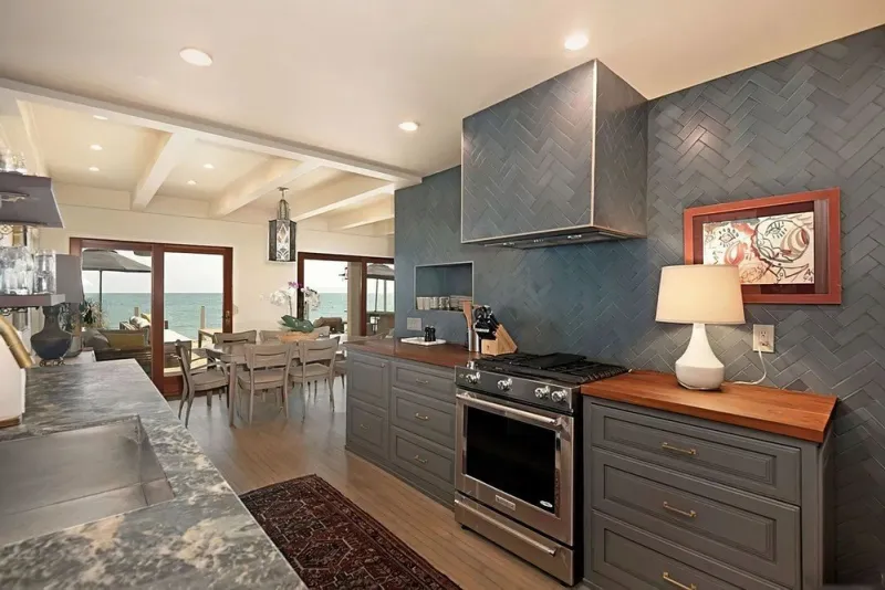 leonardo dicaprio sold his oceanfront home for 103 million - malibu