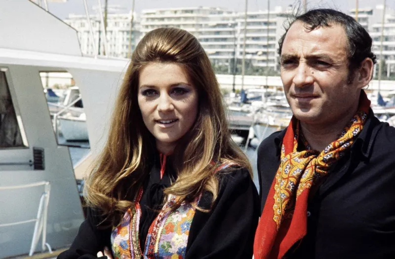 l'acteur claude brasseur, accompagné de la chanteuse sheila, est photographié durant le festival du cinéma à cannes, en mai 1970 afp photo (photo by afp)