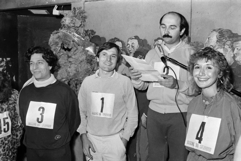 de g à d, les comédiens français christian clavier, bruno moynot, gérard jugnot et marie-anne chazel participent à l'inauguration du théâtre du splendid, le 08 octobre 1981 à parisafp photo jacques demarthon (photo by jacques demarthon   afp)