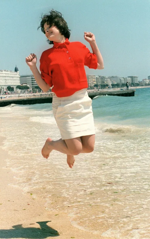 french actress juliette binoche jumps on the beach 14 may 1985 in cannes, as she poses for photographers during the international film festival    afp photo (photo by afp)