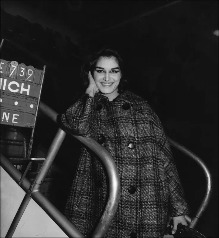 dalida pose, le 19 novembre 1959, avant son départ pour munich où elle tournera un film pour la télévision allemande afp photo (photo by afp)