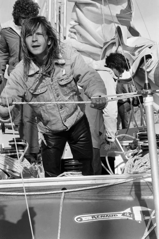 photo taken on october 17, 1983 in la baule shows french singer renaud aboard the racing trimaran named gerard lambert skipped by vincent levy prior the sailing race between la baule and dakar afp photo andre durand (photo by andre durand   afp)