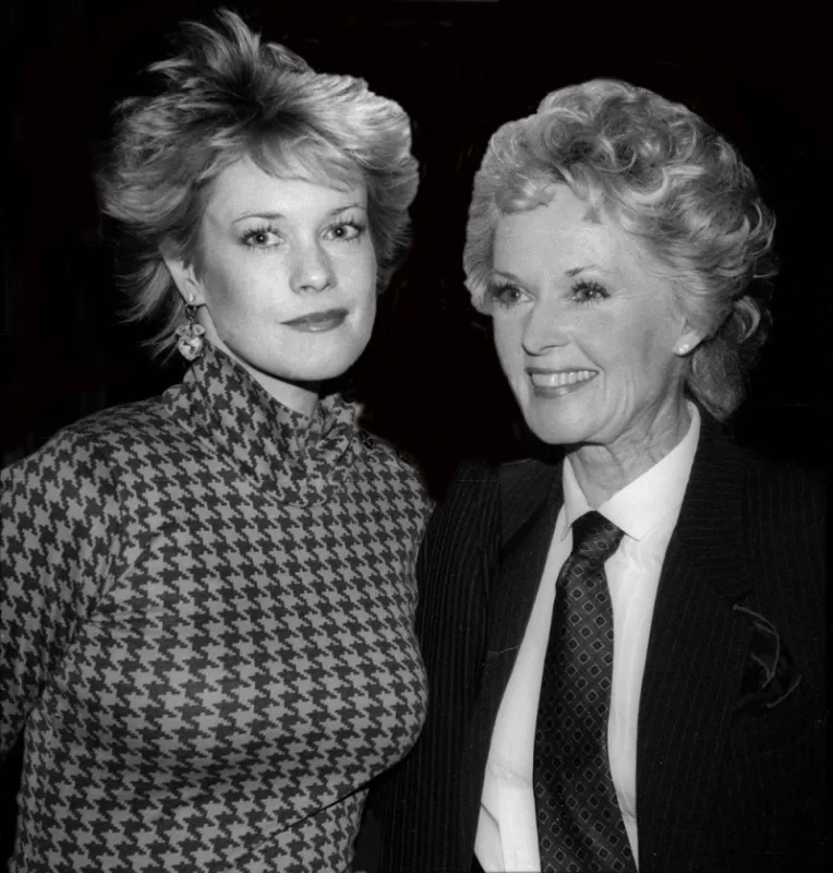 melanie griffith and mom tippi hedren on 1985 photo by adam scull photolink everett collection  abacapresscom <motcle99> file archives file picture press photographer journalist media < motcle99>