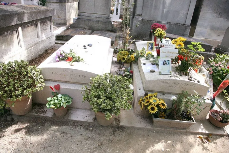 famous graves in paris cemeteries