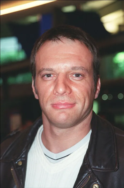 © leo abaca 20181-1 paris, 7 2000 samuel le bihan <motcle99> le bihan samuel lebihan samuel seule seul seuls seules alone france frankreich ile-de-france paris headshot portraits portrait headshots head shot head shots vertical vertical < motcle99>