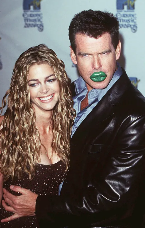 © all action abaca 15426-6 dublin, irlande, 11 11 99 mtv europe music awards ceremony   pierce brosnan & denise richards , 15426 06 dublin ireland irlande
