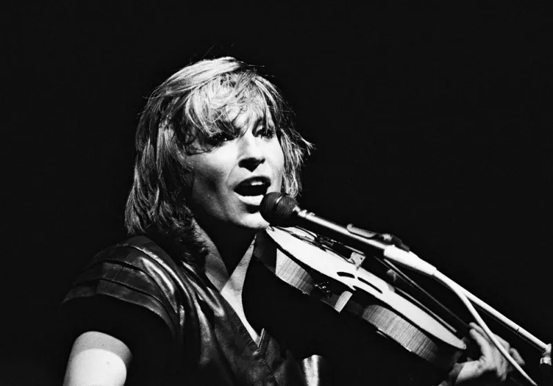 photo de la chanteuse et musicienne française catherine lara prise sur la scène de l'olympia à paris le 05 mars 1984(film) afp photo jean-loup gautreau (photo by jean-loup gautreau   afp)
