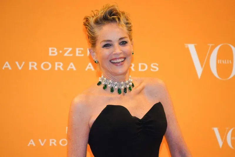 sharon stone arriving to bulgari bzero1 aurora awards during women milan fashion week fall-winter 2022-23 on february 27, 2022 in milan, italy photo by splash news abacapresscom , 800250 006 milan italie italy