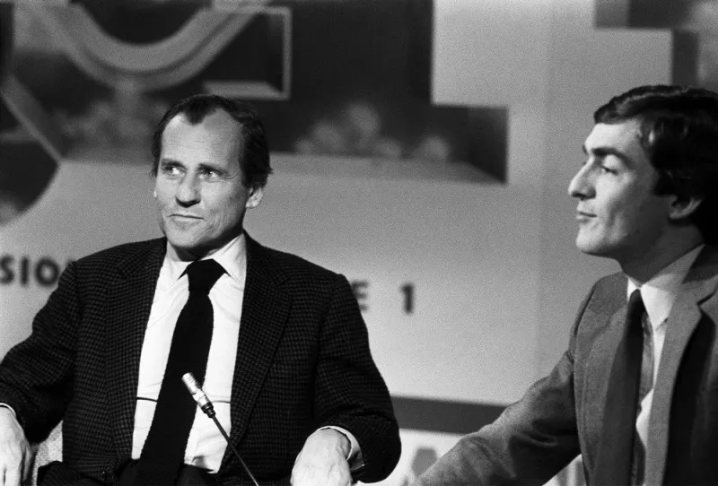 jean d'ormesson, writer, journalist and member of the académie française, is interviewed on march 7, 1980 by journalist jean-pierre pernaut during a tf1 television program (photo by dominique faget   afp)