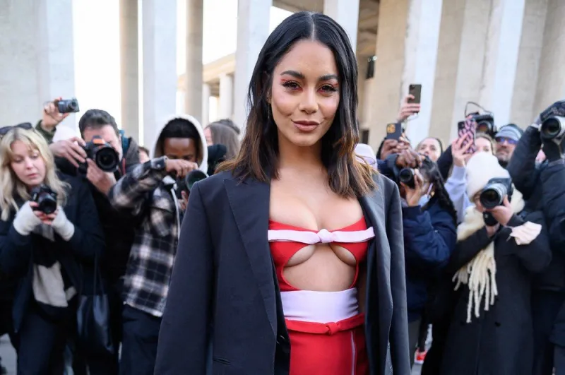 vanessa hudgens attends the giambattista valli womenswear fall winter 2022 2023 show as part of paris fashion week on march 07, 2022 in paris, france photo by laurent zabulon abacapresscom , 801416 022 paris france