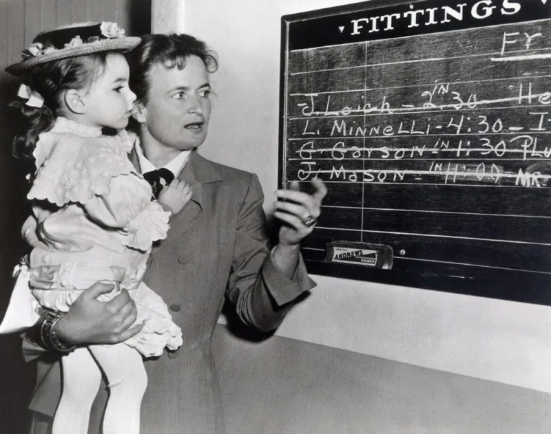 liza minnelli, in a shooting break for her first movie appearance in in the good old summertime on 1949 photo by picture alliance sammlung rich dpa abacapresscom