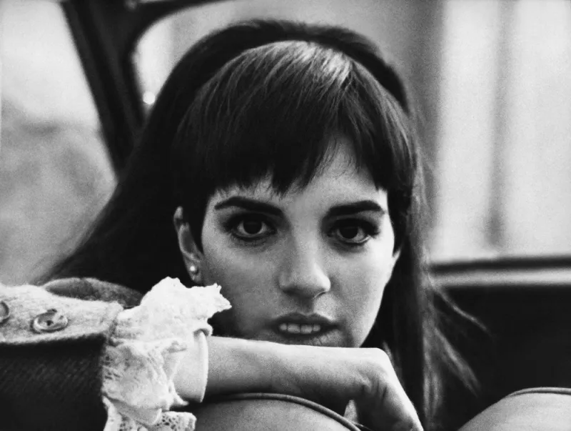 liza minnelli during set of a successful dud (charlie bubbles, gb 1967, directed by albert finney) photo by picture alliance sammlung rich dpa abacapresscom , 692737 015 royaume uni united kingdom