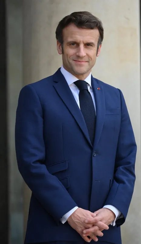 emmnanuel macron welcomes nikol pashinyan - paris