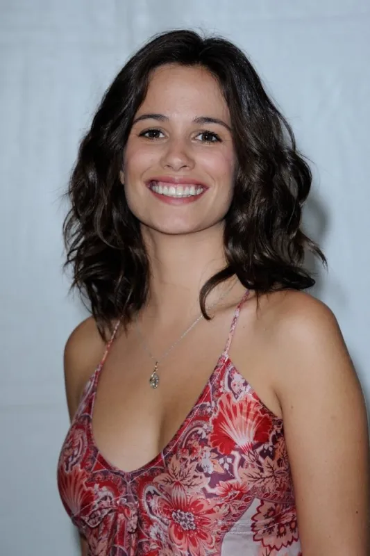 lucie lucas assiste au photocall du film 'coup de foudre a jaipur' lors du festival de la fiction tv 2016 de la rochelle, a la rochelle, france le 16 septembre 2016 photo by aurore marechal abacapresscom , 563405 033 la rochelle france