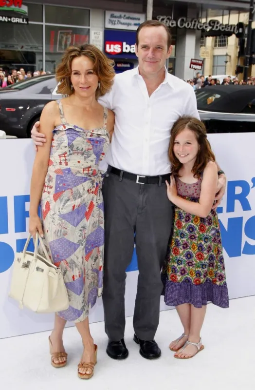 jennifer grey at the los angeles premiere of mr popper's penguins, held at the grauman's chinese theatre