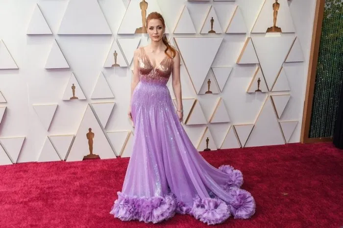 jessica chastain on the red carpet at the 94th academy awards held at the dolby theatre in hollywood, los angeles, ca, usa on march 27, 2022 photo by sthanlee b mirador spus abacapresscom