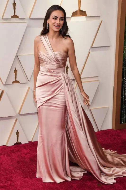 mila kunis walking on the red carpet at the 94th academy awards held at the dolby theatre in hollywood, los angeles, ca, usa on march 27, 2022 photo by sthanlee b mirador spus abacapresscom
