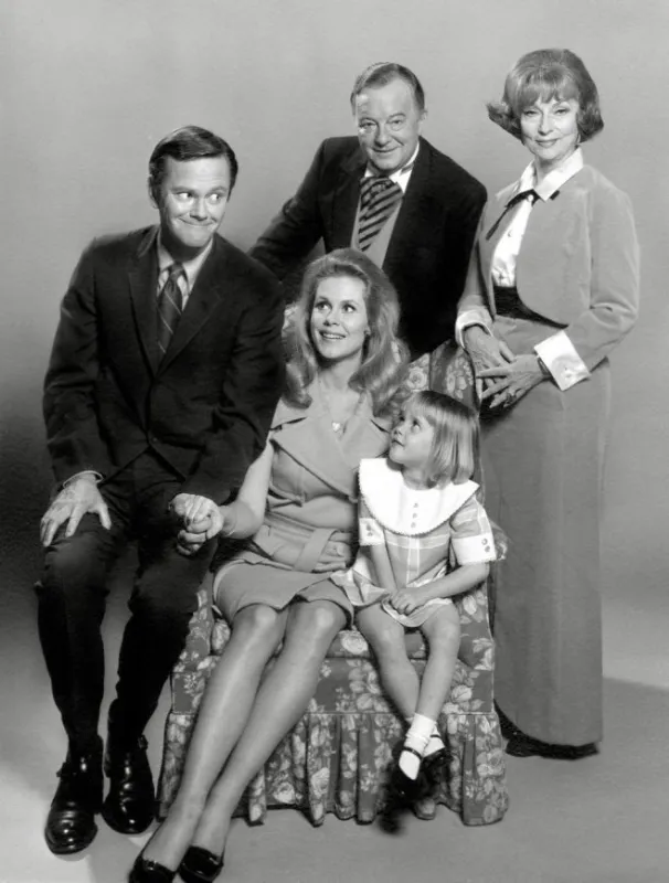 dick york, elizabeth montgomery,maurice evans,agnes moorehead, erin murphy bewitched circa 1969 abc photo by photoshot abacapresscom , 450950 035 hollywood