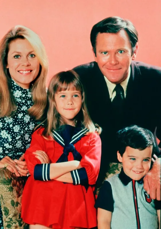 elizabeth montgomery, dick sergent, bewitched circa 1970 photo by photoshot abacapresscom , 450950 036 hollywood