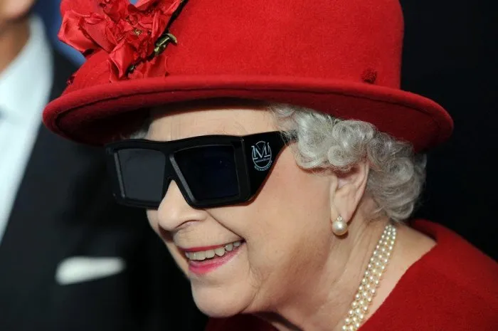 queen elizabeth visits sheffield