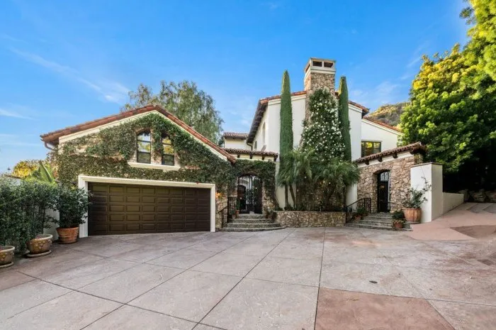 milla jovovich is selling her home for 14 million - la