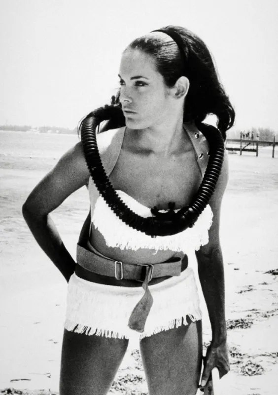 file - james bond girl