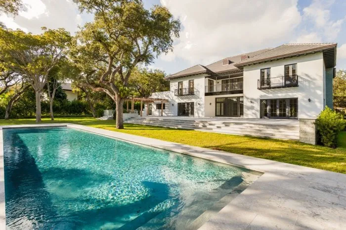 elle macpherson sells her mansion for usd 29 million - miami