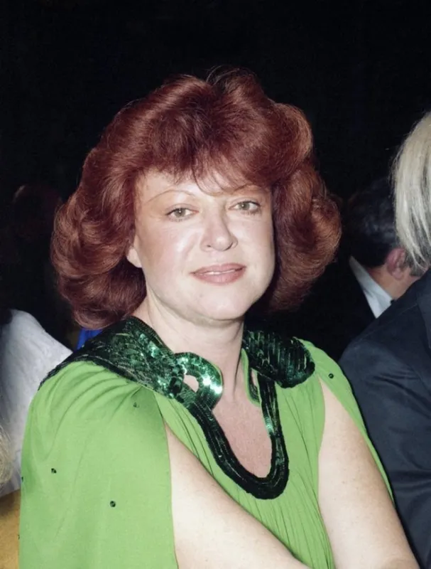 singer regine died at