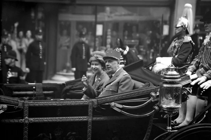 queen elizabeth ii and president charles de gaulle of france leave victoria station in an open carriage on their processional drive to buckingham palace photo by pa photos abacapresscom