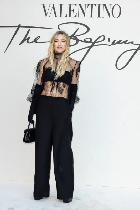 kate hudson poses after valentino fashion show, held at trinità dei monti step, on july 8, 2022 in rome, italy photo by marco piovanotto abacapresscom