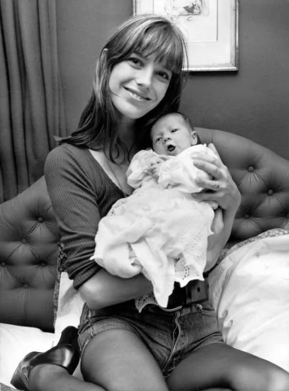 file picture of jane birkin, french actress and singer, with her daughter charlotte gainsbourg, in london, uk, on august 19, 1971 photo by picture alliance dpa abacapresscom , 620949 012 london royaume uni united kingdom