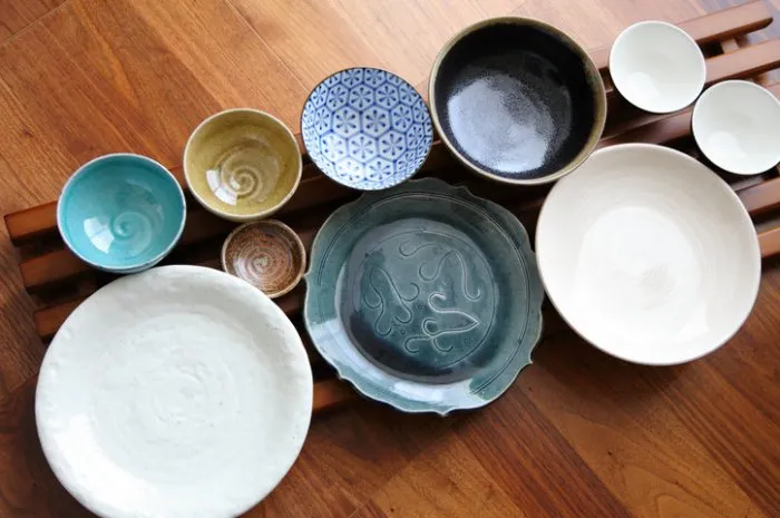 japanese pottery - bowls & plates