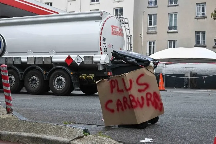 fuel shortage - paris