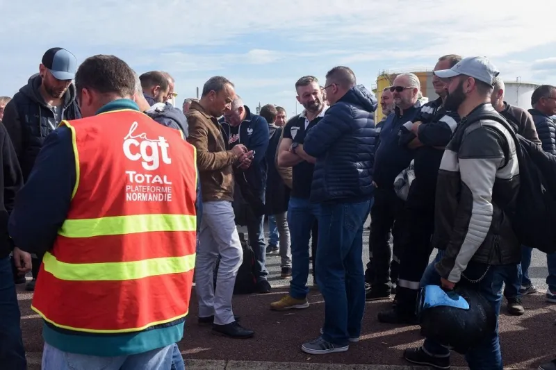 vote to continue the strike at the totalenergies refinery - gonfreville