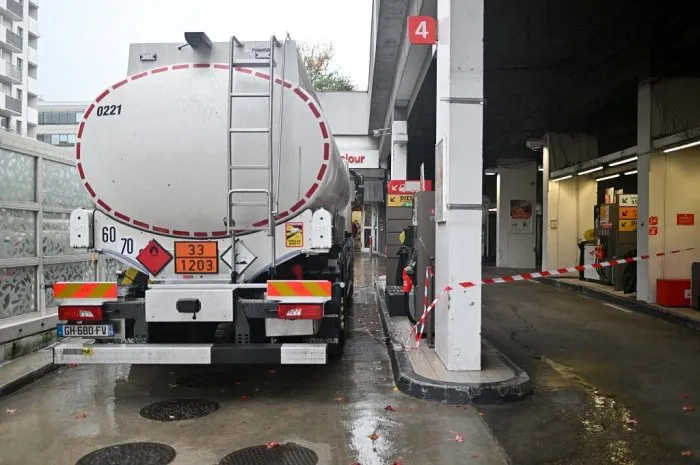 fuel shortage - paris