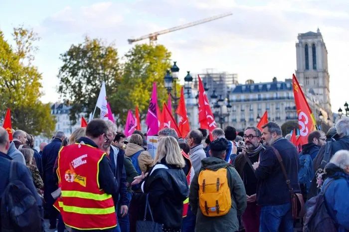 rally in support of refinery strikers - paris