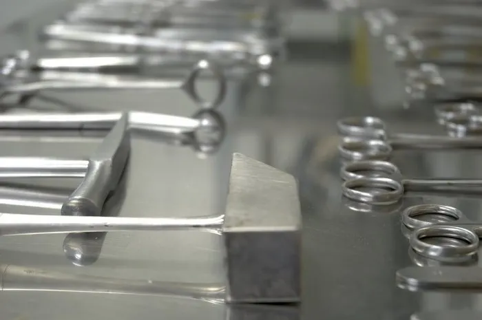 id  1429918723id  1429918744focus selective on a stainless steel table, the forensic tools are exposed, scissors, scalpels, hammer, etc