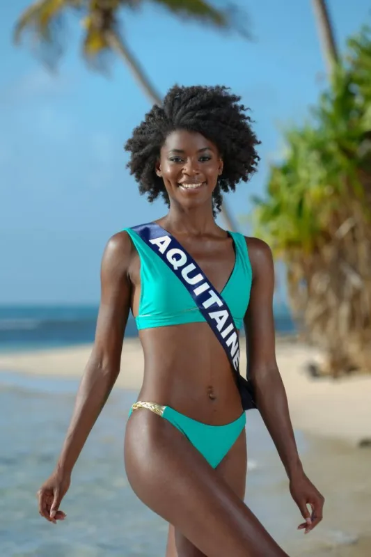 exclusif - voyage de preparation pour l'election de miss france 2023 - seance de pose avec les 30 candidates a l'election de miss france